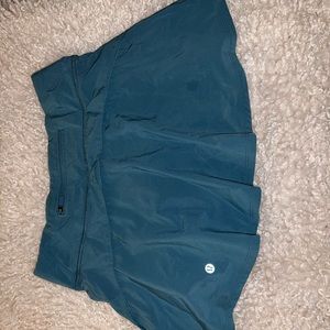 LULULEMON play off the pleats